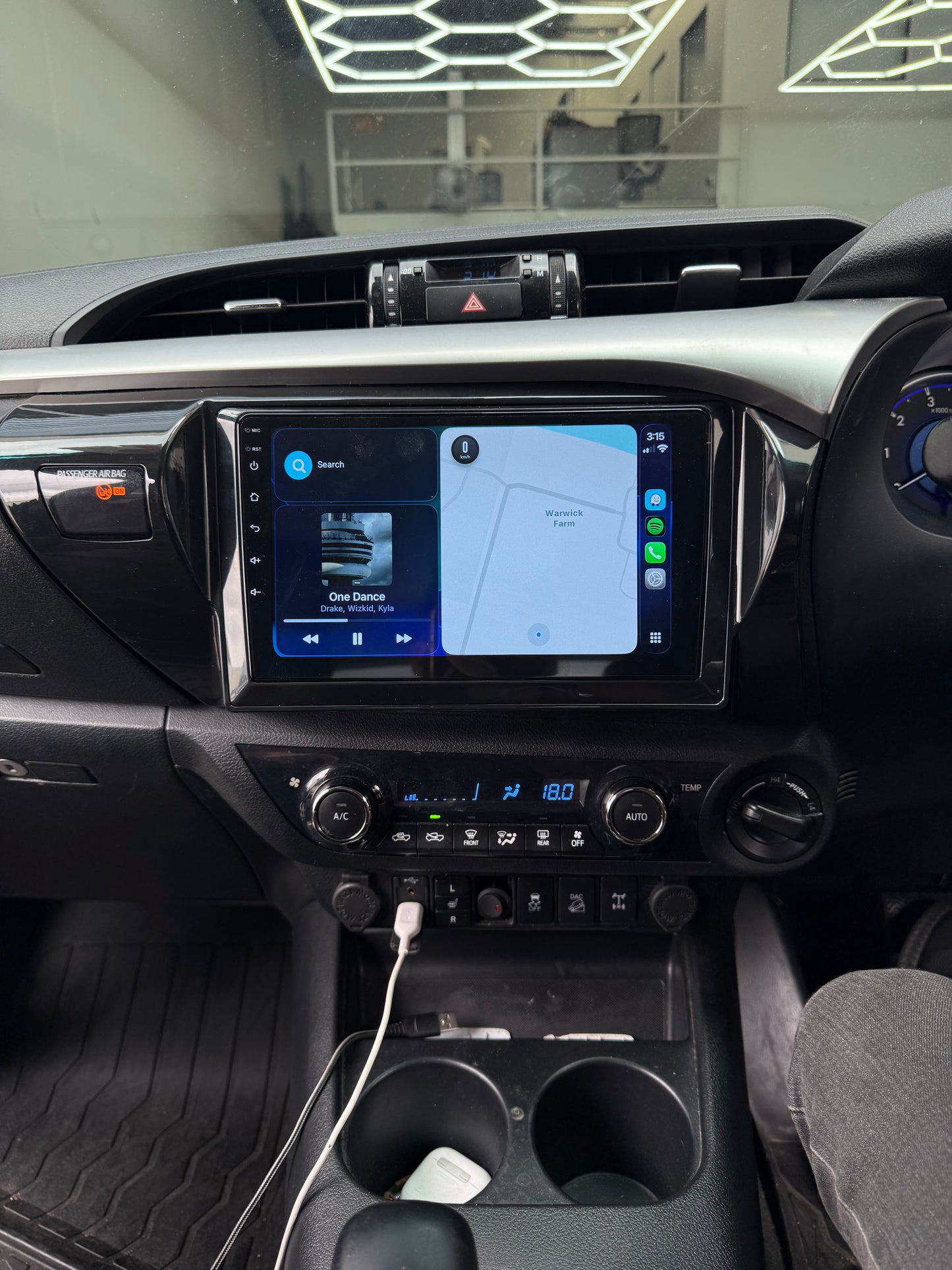 Toyota Hilux N80 / SR5 (2016-2020) Plug & Play Head Unit Upgrade Kit: Wireless & Wired Apple CarPlay & Android Auto